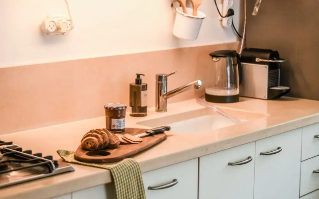 Boutique 1BR Apt with parking