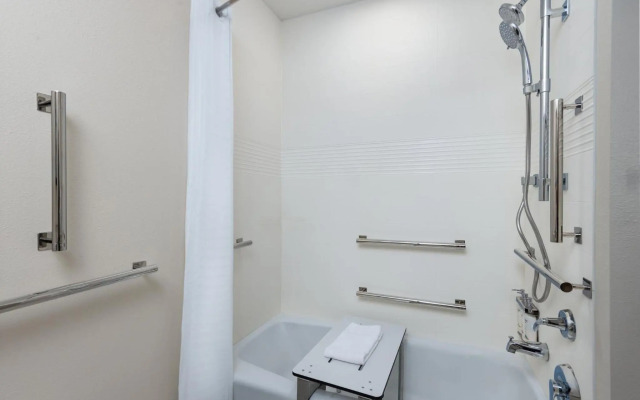 Candlewood Suites Mcpherson by IHG