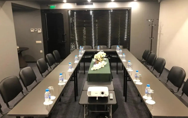 All Seasons Residence Hotel