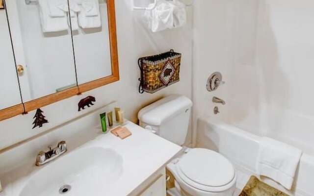 Mountain Shadows F02 - Studio Condo