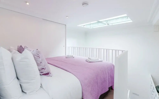 Distinctive apartment for 3 with mezz