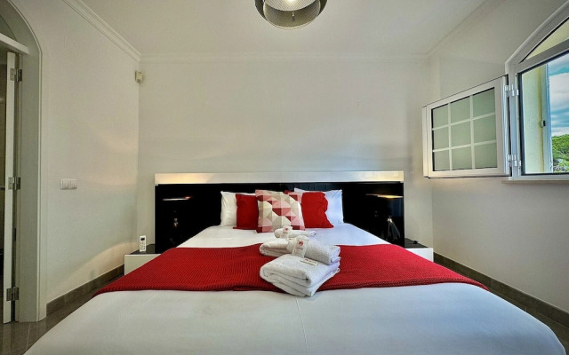 Quarteira Premium Villa by Homing