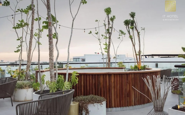 IT Condo by Realty Group