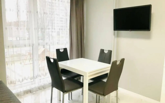 Новобудова Авалон, Стрийська