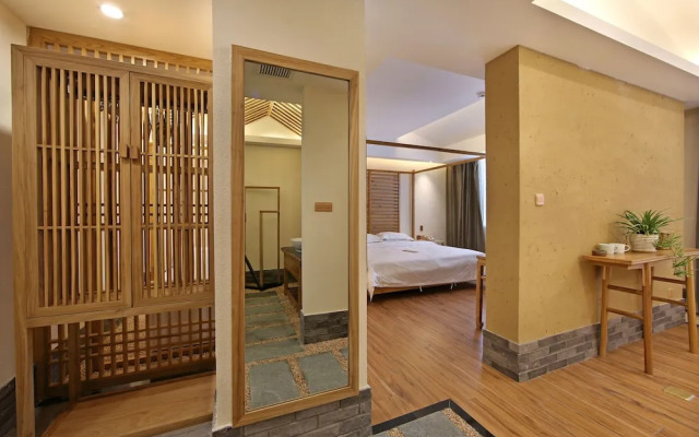 Wuyishan Old Street Hill Lodge