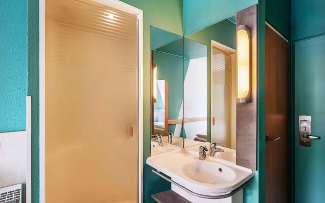 B&B HOTEL Freiburg-West