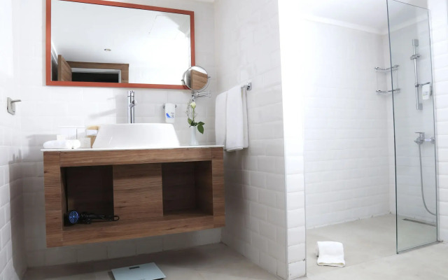 Design Plus Seya Beach Hotel