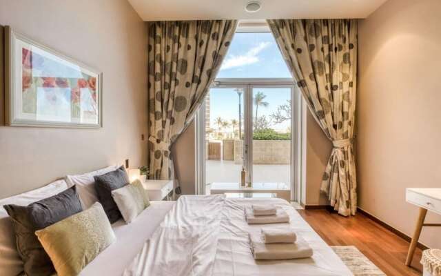 Private Beach & Pool Right on Your Doorstep!