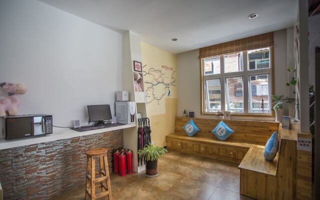 Zhangjiajie Meet Themed Inn