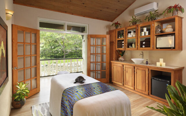 Rosalie Bay Resort