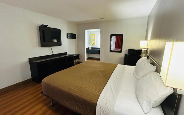 Super 7 Inn Tupelo