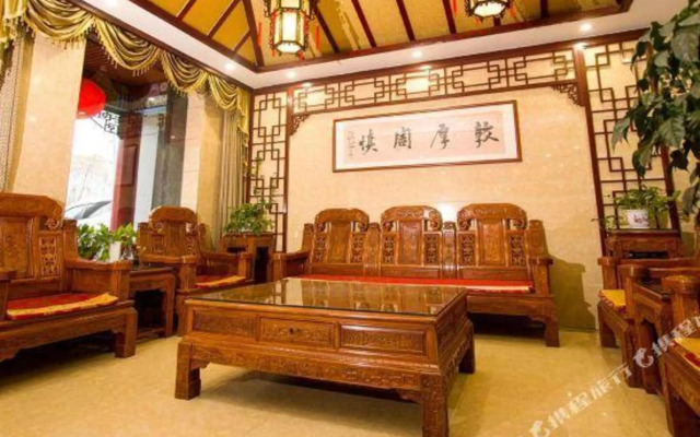 Qinfeng Tangyun Hotel (Xi'an Lintong Huaqingchi Terracotta Warriors Store)
