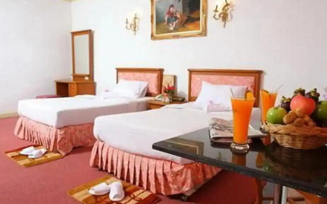 13 Coins Bangyai Hotel