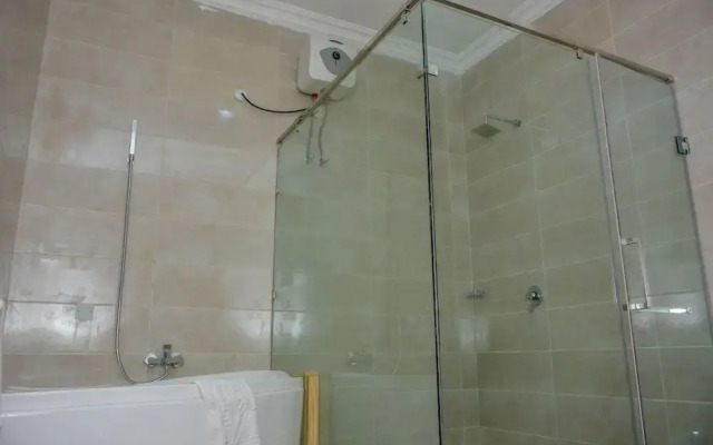 Kim Royal Hotel And Suites