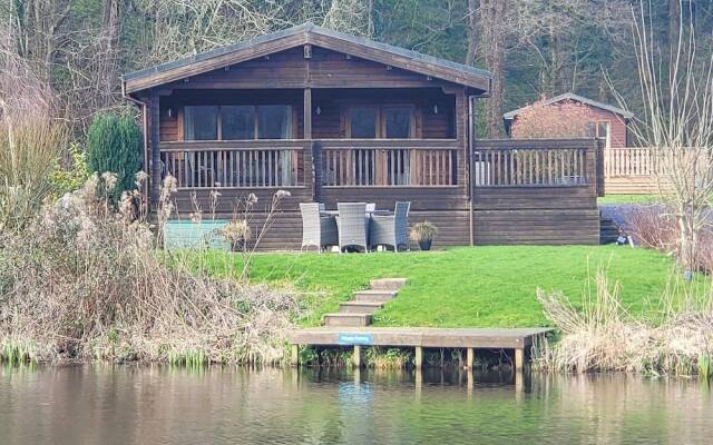 Immaculate 2-bed Lodge Next To Lake