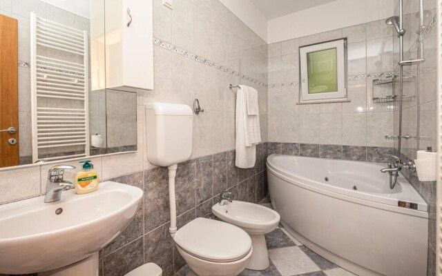 Nice Apartment in Igrane With 3 Bedrooms and Wifi