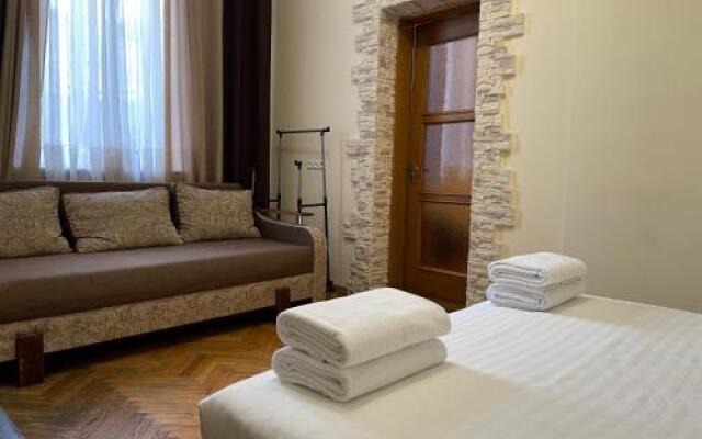 Avangard LChin*B Apartment