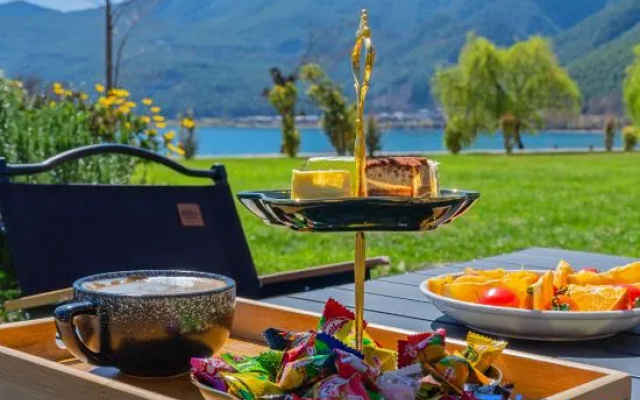 Yan sit lake view luxury B&B (Lugu Lake pig trough boat tour lake big falling water village store) – Meal – Lijiang
