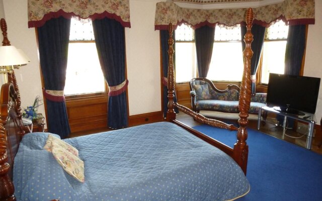 Somerton House Hotel