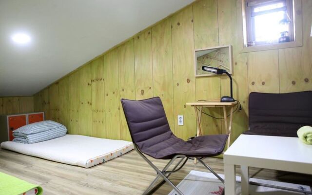 Basecamp Guesthouse - Hostel
