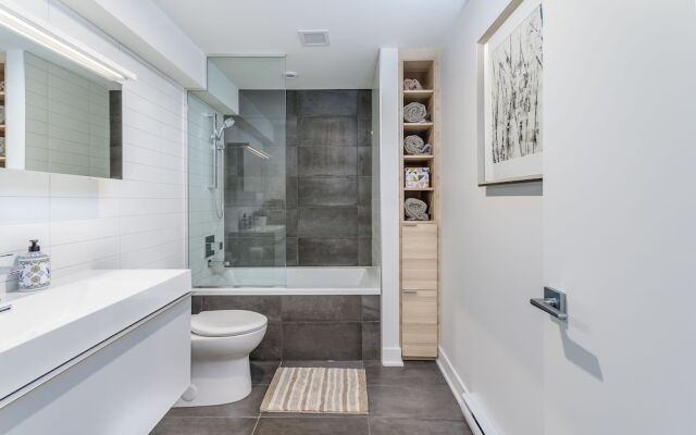 Amazing 1BR Condo Griffintown Sleeps 4