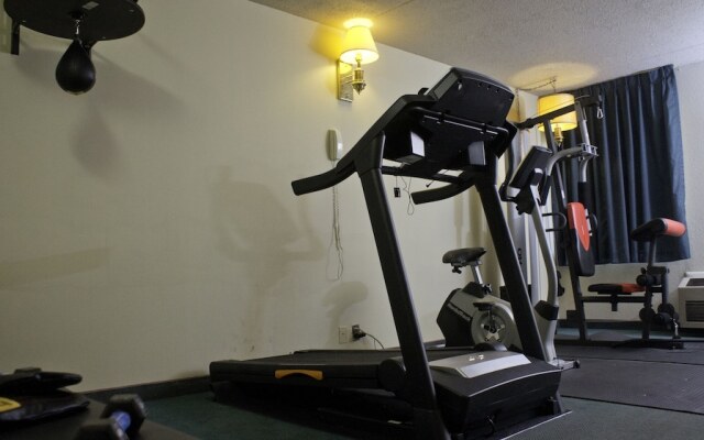 Red Carpet Inn & FantaSuite Hotel