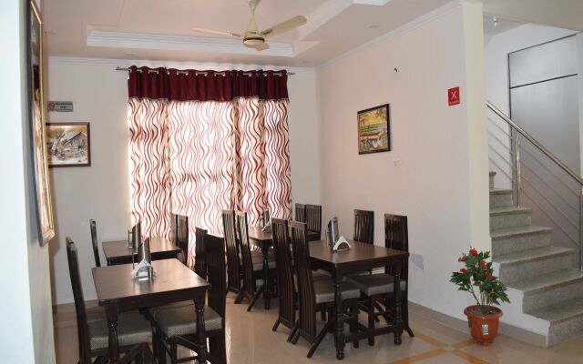 OYO 10322 Hotel Raja Palace
