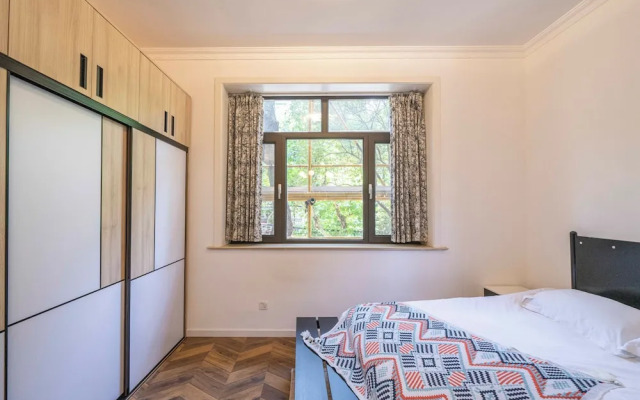 Book and Bed-Jingan Temple