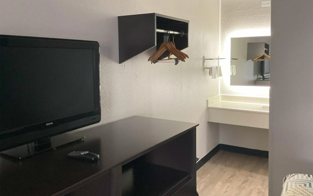 Motel 6 Baton Rouge, LA - East - I-12