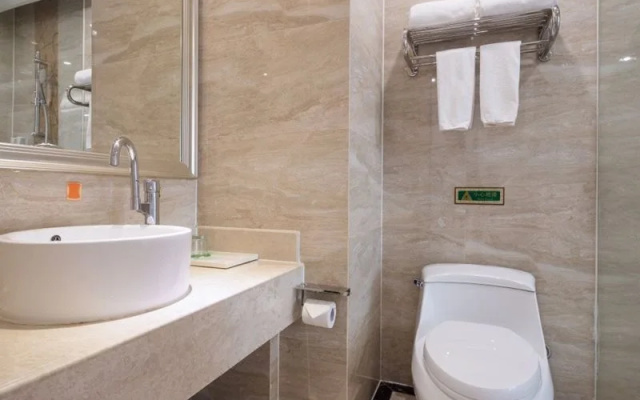 Vienna Hotel (Guangzhou Baiyun University Jinyuan Plaza)