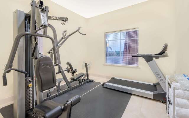 Super 8 by Wyndham Hidalgo/McAllen Area