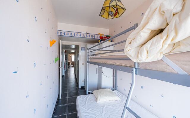 Apartment With Sun-facing Terrace