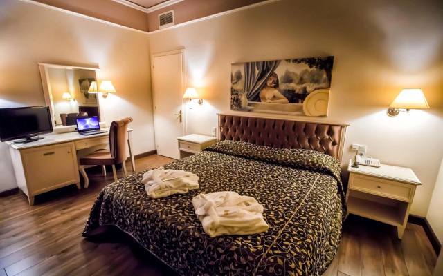 Kouros Hotel