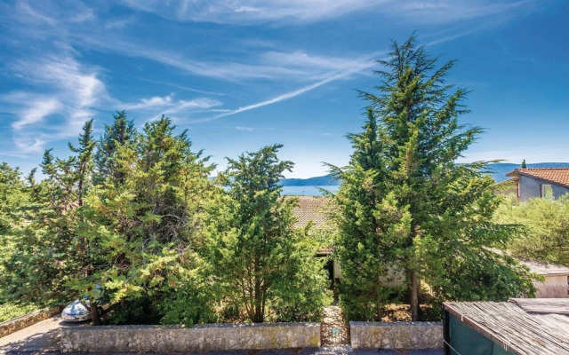 Stunning Apartment in Pinezici With 2 Bedrooms and Wifi