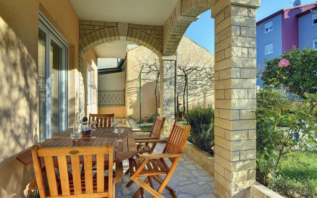 Apartment in Pula Near the Sea