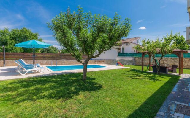 Holiday Home Nikolina (ROJ412)