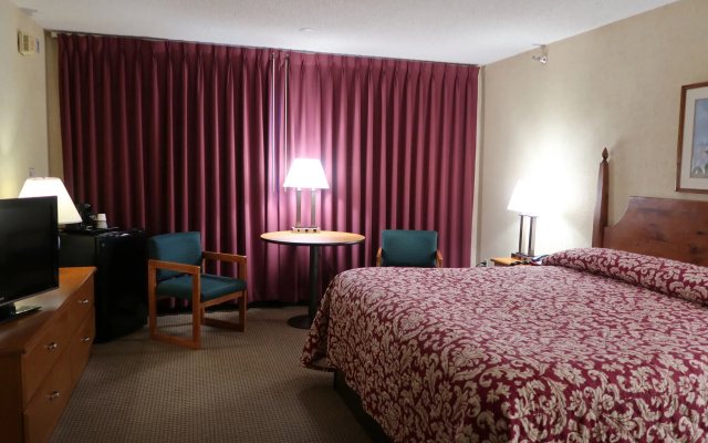Commodores Inn