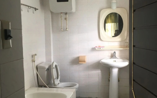 OYO 718 Nu Hoang Hotel