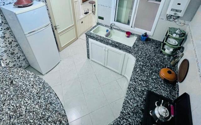 Seaside View: Enjoy Sunsets at fully equipped Apt.