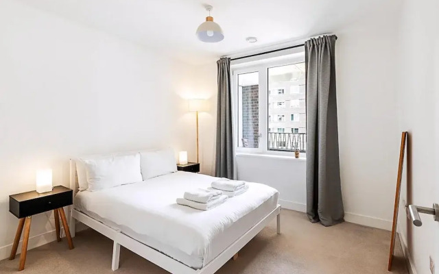 Modern 2-bed Flat With Terraces in Leyton