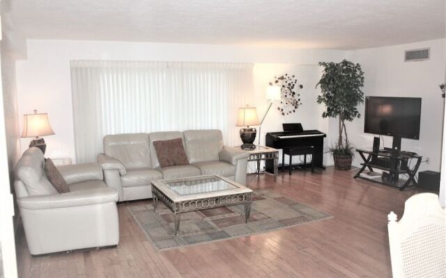 Jamaica Royale 304 - 2 Br Condo