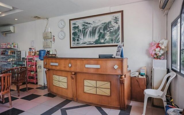 RedDoorz near Nagoya Hill Mall Batam 5