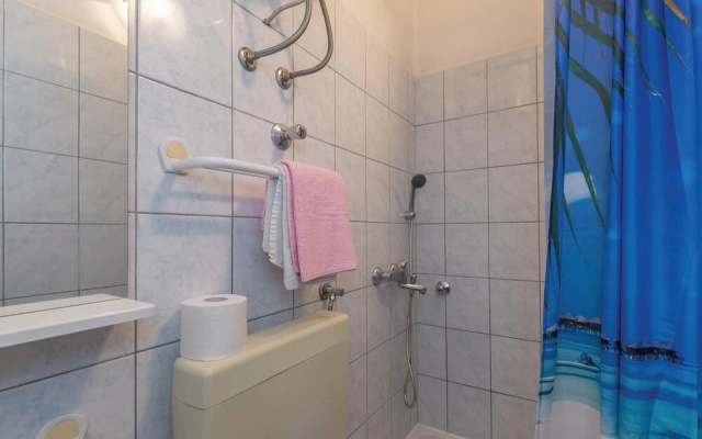 Awesome Home in Makarska With Wifi and 2 Bedrooms