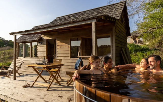 Comfortable Bungalow in Ploemel with Paid Sauna