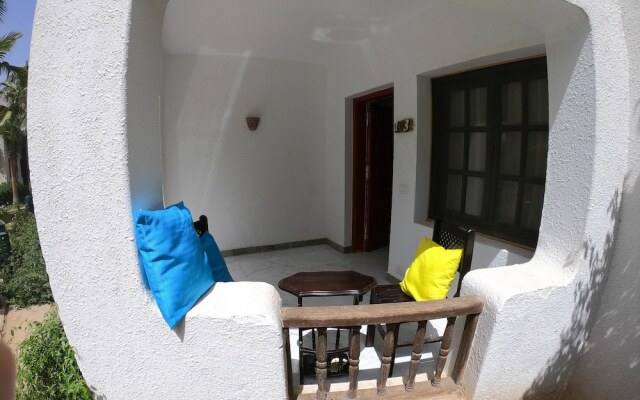 Luxurious One Bedroom Apartment by pool