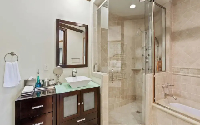 Robmar Mansion - Beverly Hills Mediterranean Estate With Pool & Sport Court