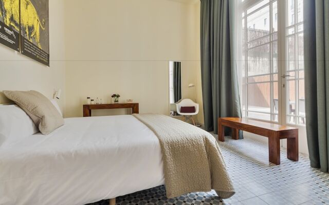 Uma Suites Pau Claris Barcelona