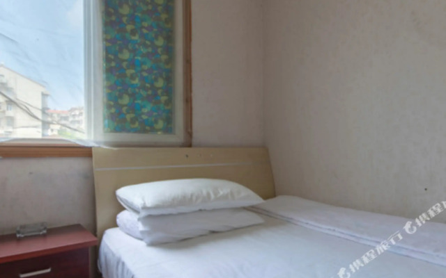 Nanjing Changyun Hotel (Yueyahu Liyuan Street)