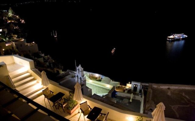 Fira Cave Suites