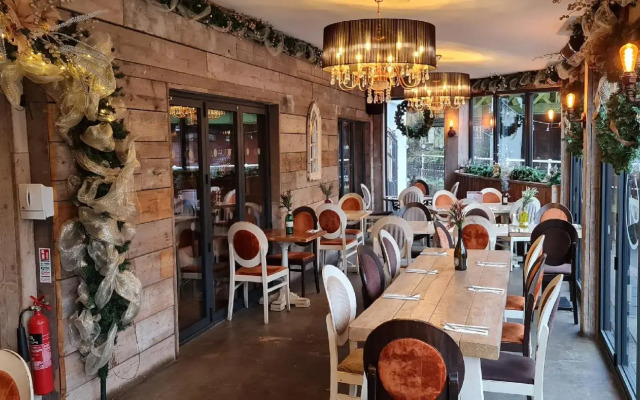 The Waterside Bar Rooms & Restaurant